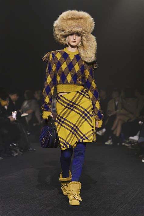 abito in fantasia scozzese burberry|Moda Autunno 2024: le fantasie di moda da scoprire .